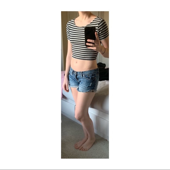 Striped Crop Top - Picture 3 of 3